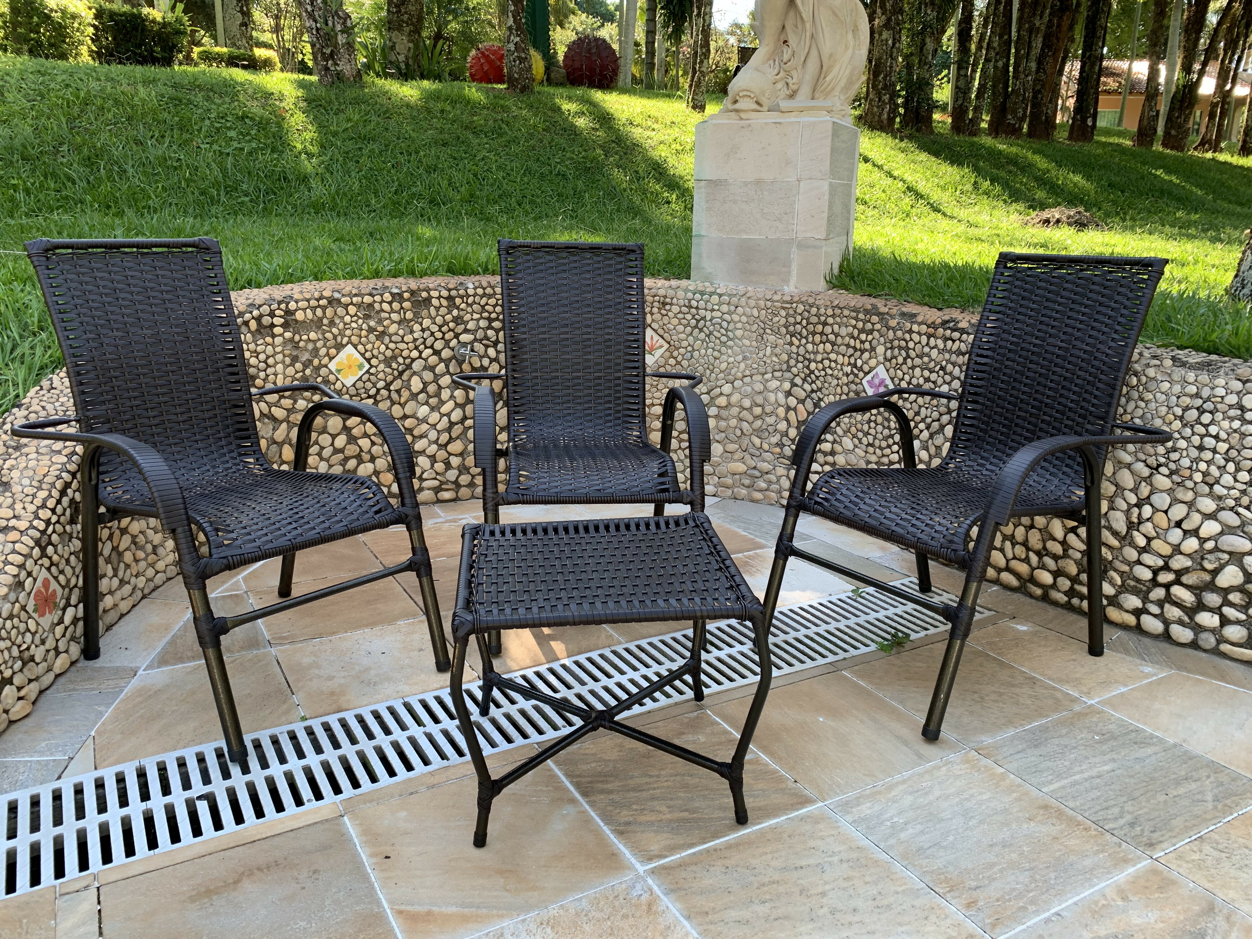 3 Cadeiras Bela + mesa de centro 